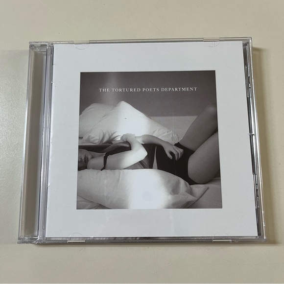 Taylor Swift signed The Tortured Poets Department CD - Picture 2 of 2